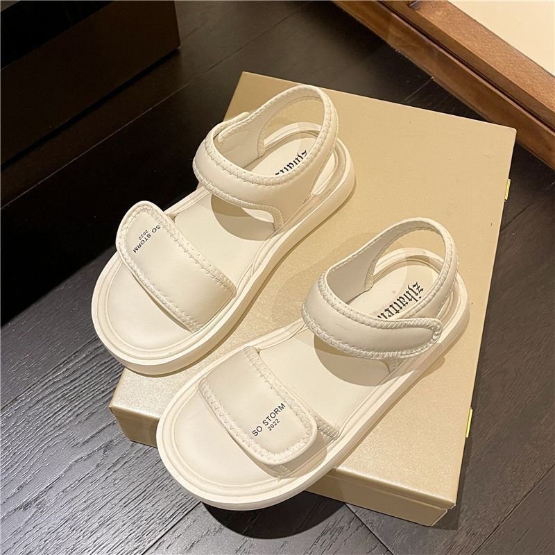 In Scheißsandalen treten Mädchen 2025 neuer Sommer Feenstil Mode dicksohlige flachsohlige weichsohlige Klettverschluss Römerschuhe