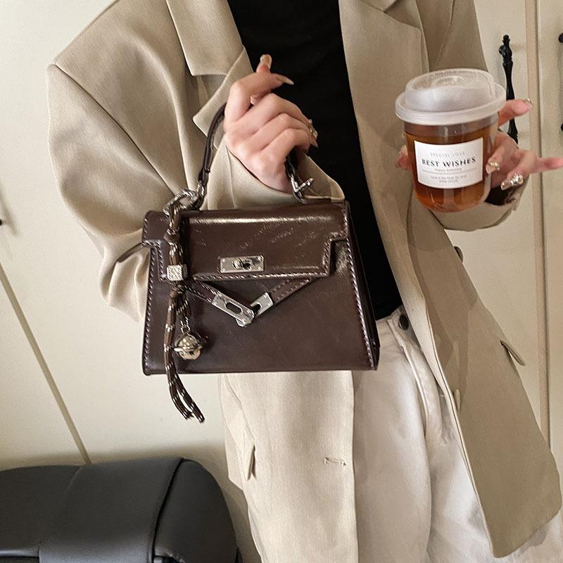 Handbag women's new fashion versatile shoulder bag niche design retro messenger bag