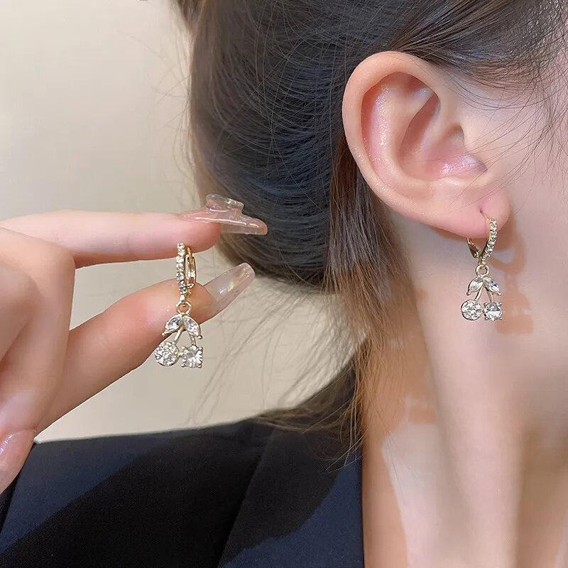 

Fashion Sweet and Lovely Zircon-encrusted Cherry Earrings Sweet Feminine Mori Ear Buckle High Sense Earrings