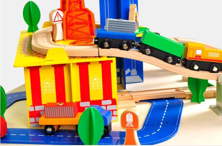 TG50062 WOODEN TRAIN with crane, 80-piece train, cars, TOR