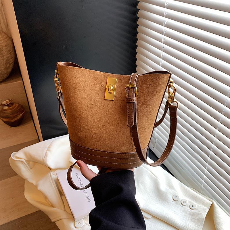 

Новая модная и популярная сумка-ведро женская городская простая для通勤 универсальная сумочка с замком текстура плечевая сумка-мессенджер 24*20*12 коричневый