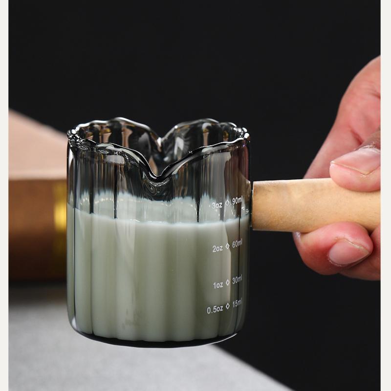 Skleněný hrnek na kávu, mini konvice na mléko, konvice na espresso, vařič čaje, kávovar, dřevěná rukojeť, měřicí nástroje, kuchyňské doplňky do domácnosti