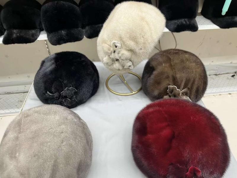 MWfur High Quality Floral Whole Mink Skin Beanies Thick Real Mink Fur Hat for Women Winter Luxury Beret Hat Head Warmer