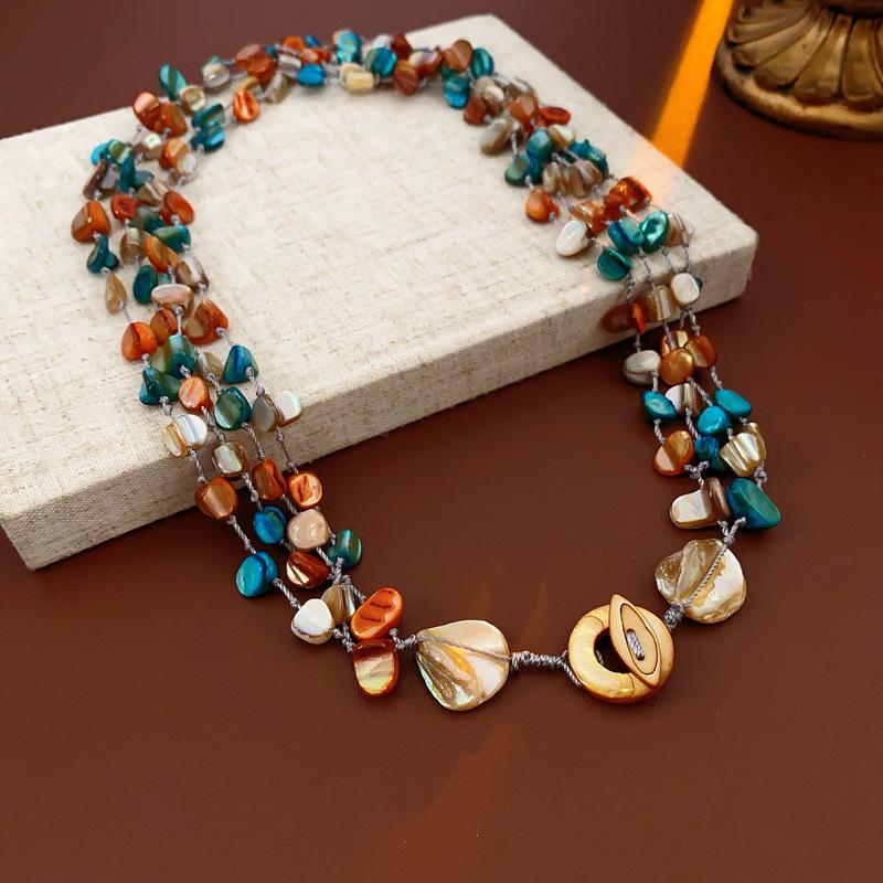 Colliers en Perles de Coquillage Irrégulières pour Femmes Colorés Rétro Style Ethnique Multi-couches Chaînes de Clavicule Bijoux de Soirée Haut de Gamme V