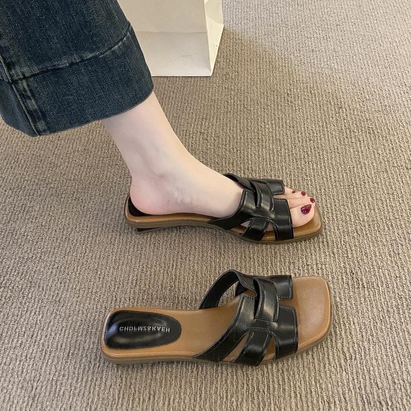 Korean Version of Xiaoxiangfeng Soft-soled Cool Slippers, Wearing Versatile Fashion with Skirt Slippers 2025 Summer New Beach Shoes