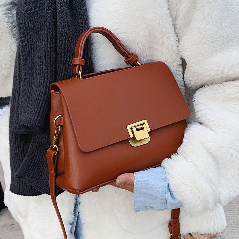 Premium textured bag women's new French handbag hand carry out shoulder bag mature versatile messenger bag