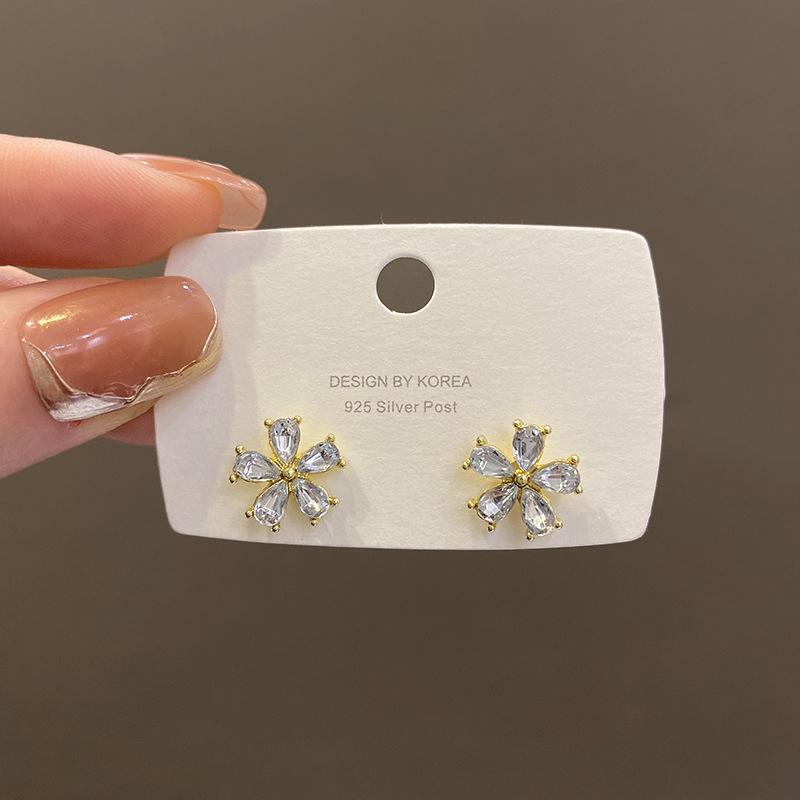 Korean version of exquisite zircon flower stud earrings women s light luxury niche high-end earrings versatile earrings