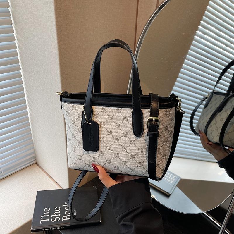 Today's Popular Portable Small Bag Women's New Fashion Shoulder Bucket Bag Versatile Commuter Messenger Bag
