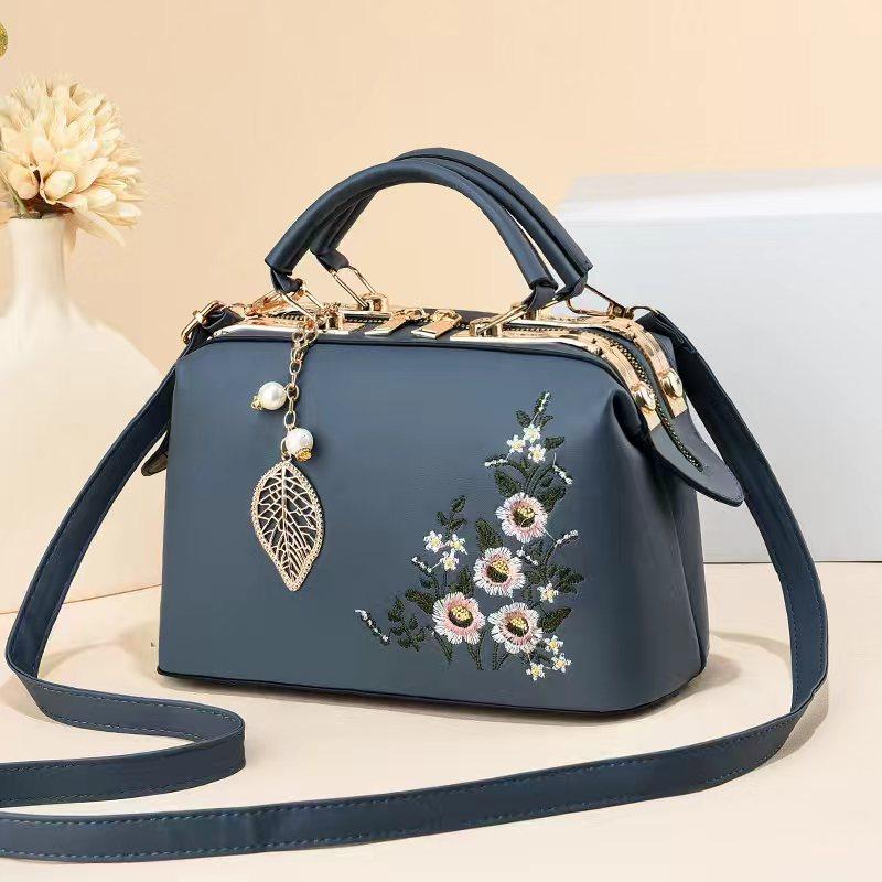

Летняя женская сумка-подушка с вышивкой, кожаная женская сумка, новая женская сумка через плечо, дизайнерская женская сумка через плечо