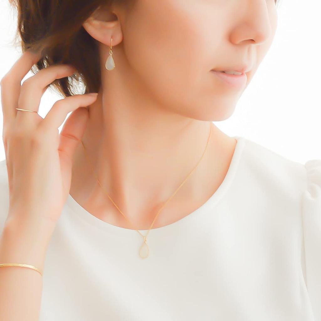 [Naot Jewelry] Women's Necklace, White, Simple, Teardrop Shape, Cut Frame Glass Necklace, White Smoke