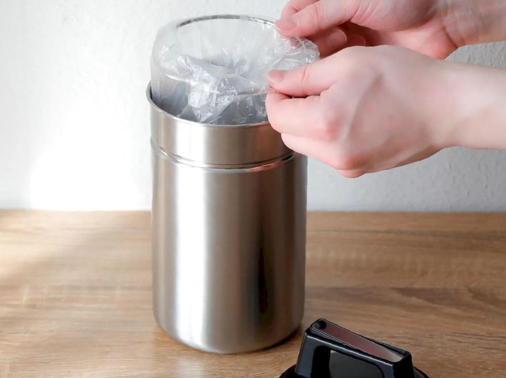 CB Japan atomico Airtight Food Waste Canister, Medium, Freezer-Safe, Easy to Clean, 115mm Diameter x 208mm Height, Reduces Odors and Pests!