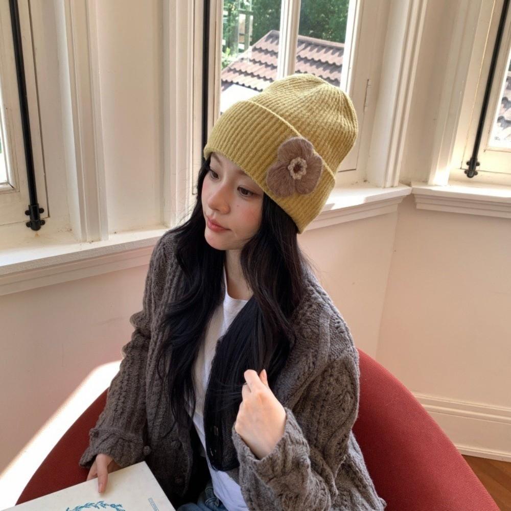 Polyester Warm Fall Winter Hat 3D Flower Handmade Beanie Floral Knitted Beanie Hat  Outdoor Wear
