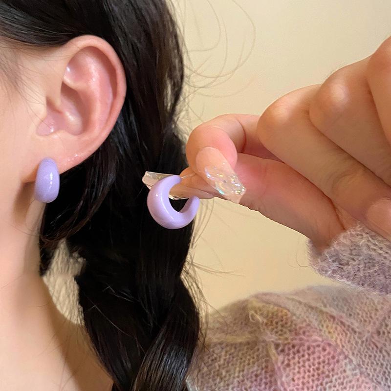 Dopamine Acrylic C-shaped Earrings, Simple and Compact Stud Earrings, High-end Fashion Commuter Versatile Earrings.