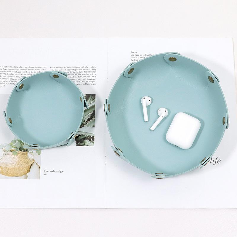 

Snap On Folding Circular Storage Box Makeup Key Storage Tray PU Leather Multifunctional Desk Organizer For Keys/office Supplies S 19X19CM синий