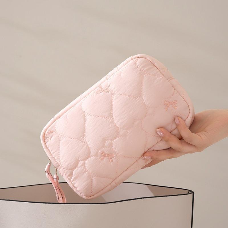 Soft Puffy Heart Quilted Cosmetic Bag Large Capacity Durable Zipper For Daily Travel Skincare Makeup Storage