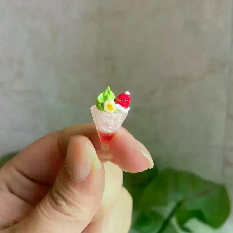 1/5 Piezas Miniatura Casa de Muñecas Pastel de Crema Postre Navideño Fresa Taza de Helado Juego de Simulación Cocina Para Niños Accesorios de Juguete