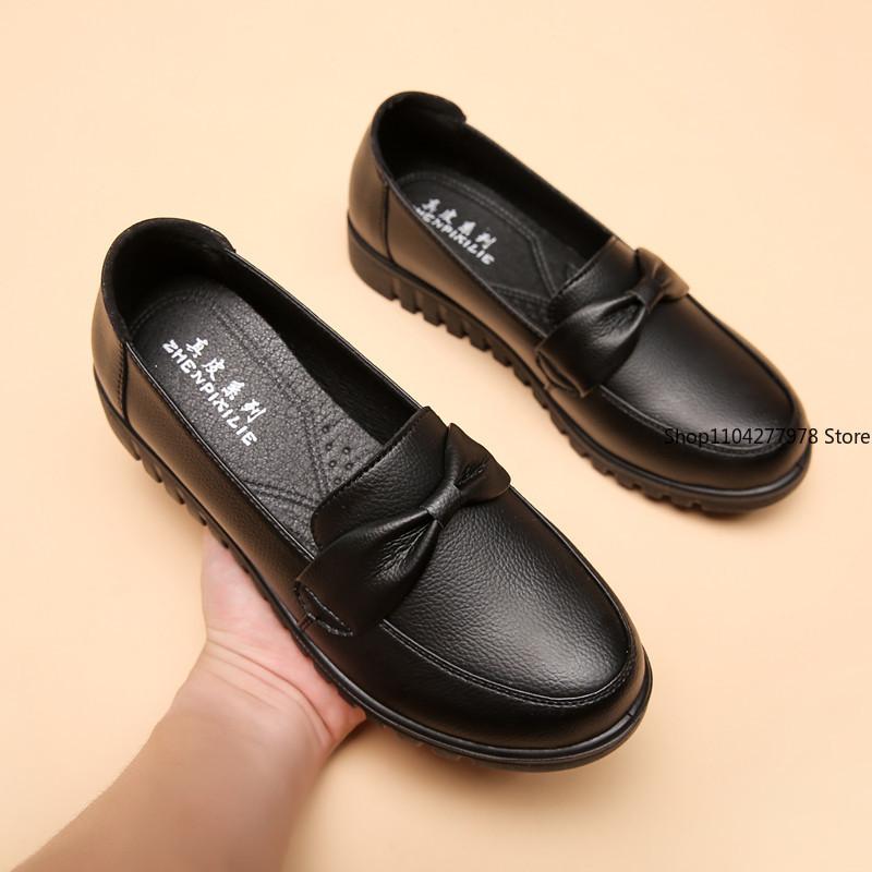 Fashion 2025 Mom Shoes PU Leather Soft Sole Flats Sole in The Elderly Women's Shoes Large Size Middle-aged Elderly Work Shoes