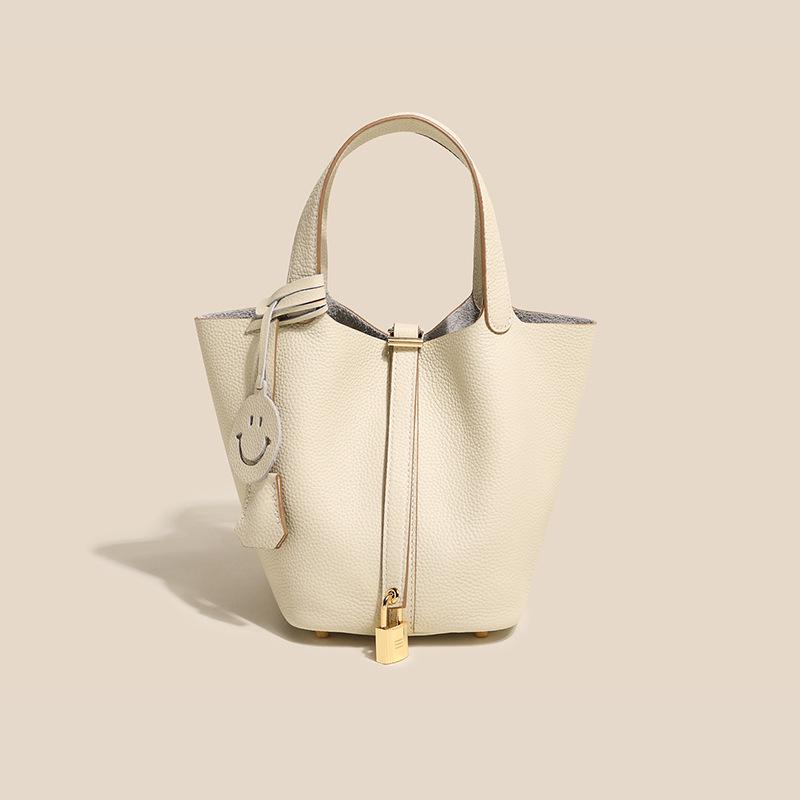 2025 Trending Women's Genuine Leather Cowhide Bucket Bag: Versatile, Top Layer Vegetable Tanned Handbag