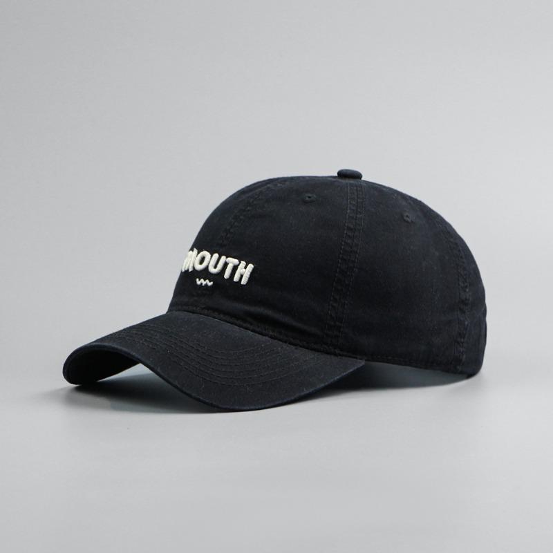 

Peaked caps, gender-neutral styles, men and women can wear retro soft-top baseball caps, showing a small face and a large head circumference. чёрный