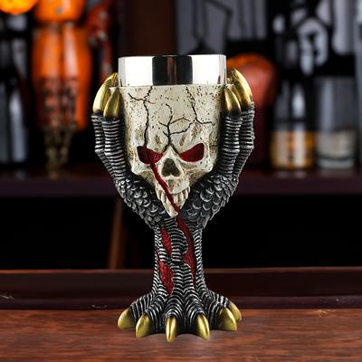 Skelett Wasserbecher Halloween-Thema Totenkopfbecher mit gruseligen Geisterkrallen-Details Harz-Handwerkkelch für einzigartige Bastel-Dekorationen