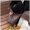 Korean Retro Niche 2025 Women's Underarm Bucket Bag – Simple, Trendy Shoulder Bag for Commuting