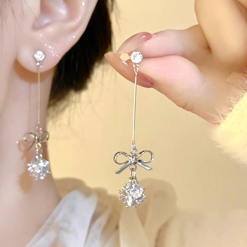 Light Luxury Zirconia Tassel Ear Clips - No Piercing Needed, High-End Niche Design Jewelry