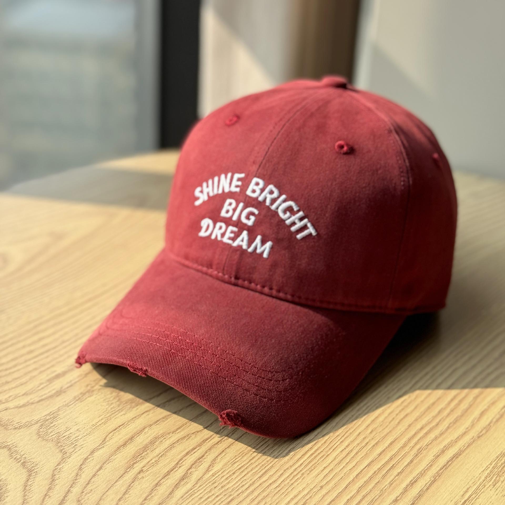 

New Spring/Summer American Retro Baseball Cap for Women2026Soft-top duckbill cap that makes your face look smaller, versatile casual hat for men, Adult54-60Adjustable вина червоного кольору