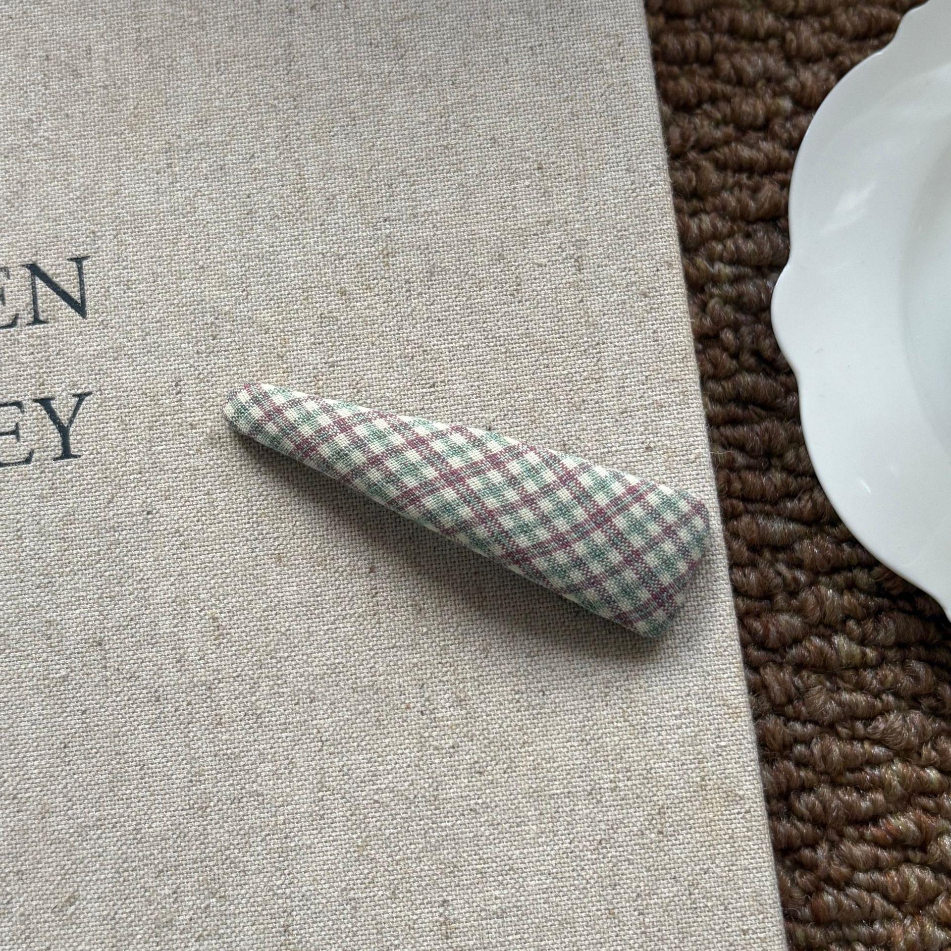 Korean Geometric Triangle Plaid Hair Clip, Fashionable Fabric Side Clip for Women