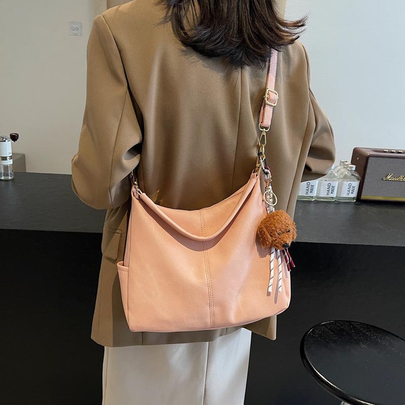 

Серая текстурированная повседневная сумка-мессенджер большой вместимости 2025 новая модная универсальная сумка через плечо в простом стиле большая сумка 28*11*25 розовый