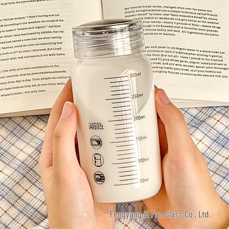 Microwave-Safe Borosilicate Glass Milk Cup with Scale - Portable and Heat-Resistant