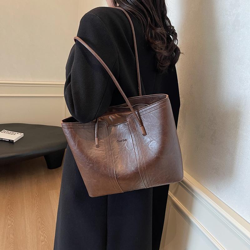 Premium sense retro large-capacity bag women's 2025 new fashion commuter bag shoulder bag popular tote bag