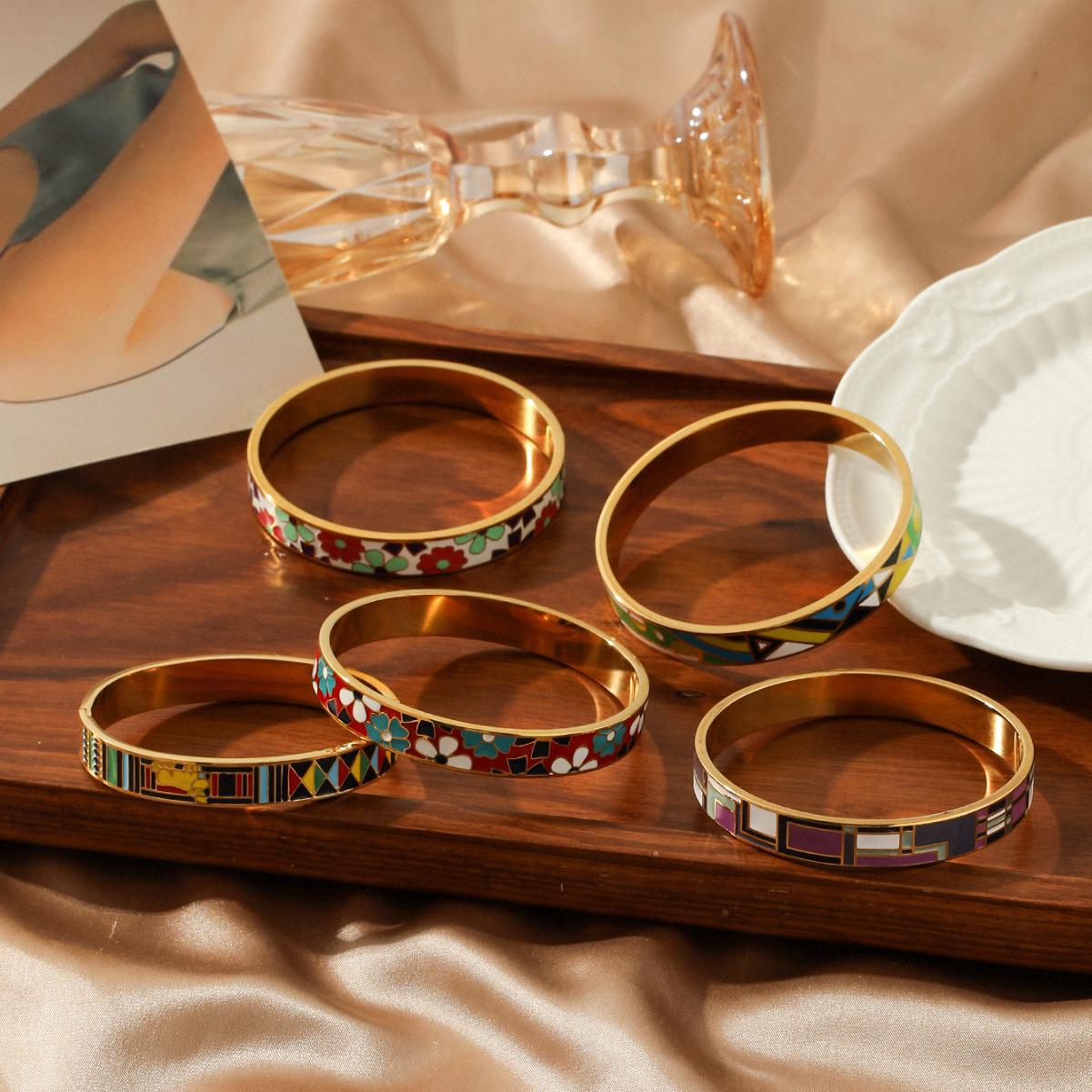 

Court Retro Cloisonné Enamel Gold-Plated Bracelet with Colorful Flower Epoxy Titanium Steel, Non-Fading Jewelry.