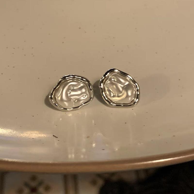 

Earrings - Uncommon Design - Irregular-shaped Stud Earrings - Sophisticated Earrings for Women срібний