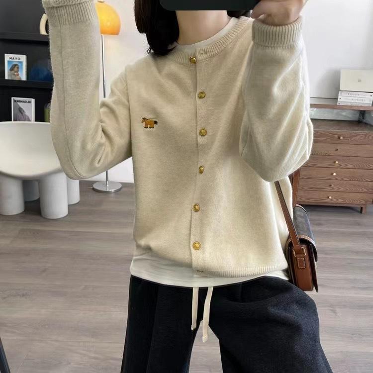 Women's Slimming Cashmere Cardigan: Embroidery, Metal Buckle, Soft Knit Sweater