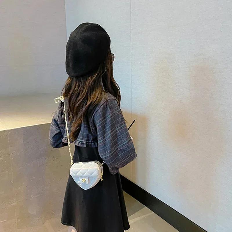 Mini Heart Shaped Crossbody Bags for Teen Girls Handbag Pu Leather Coin Change Purse for Toddlers Little Girls Outdoor Backpack