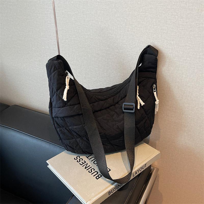 IELGY Tote Bag Fashion Dumpling Shape Diamond One-Shoulder Large-Capacity Simple Casual All-Match Messenger Bag