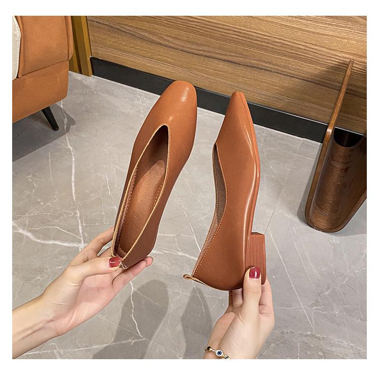 2026 Cowhide Soft Sole Women's Flats: Comfortable, Breathable, Low Heel Square Toe, Shallow Cut, No-Rub Design