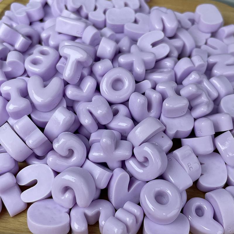20 Pezzi Mini Lettere Resina Mista Accessori Lettere Inglesi Abcd Decalcomanie Fai da Te Colla Crema Cover Cellulare Fermaglio per Capelli Decorazione Forniture