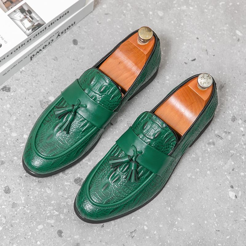 

Мужские лоферы модные большого размера новые туфли из кожи с тиснением под крокодила трендовые мужские туфли с бахромой 46