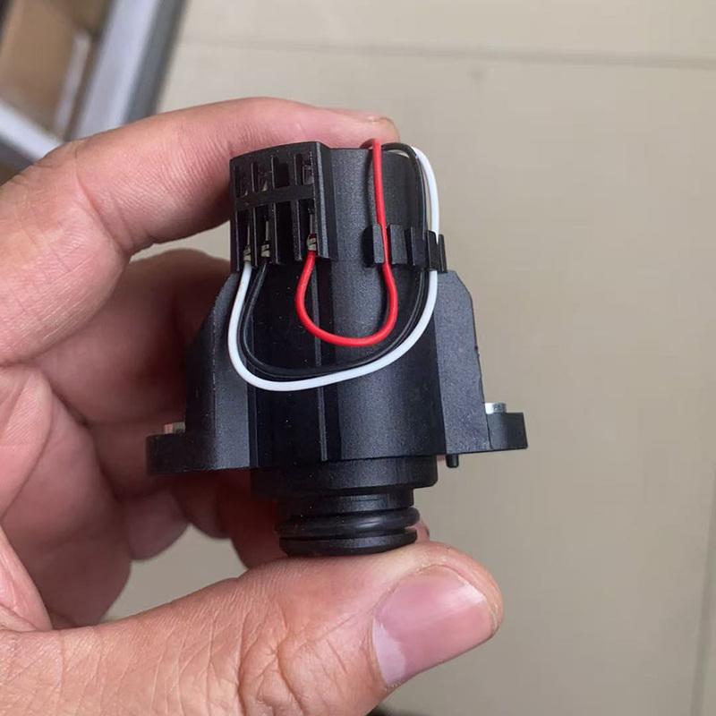 Urea Pressure And Temperature Sensor For Mercedes-Benz Truck Urea Dosing A0001405339 A0001403939 A0001405439