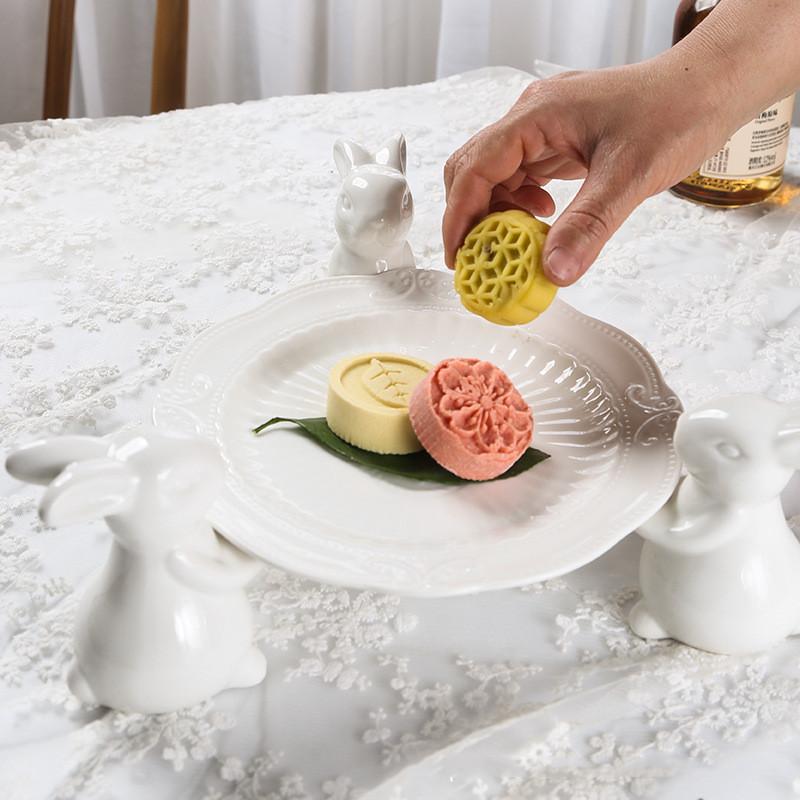 Circular Relief Ceramic Rabbit Tray, Household Dessert Tray, Cake Rack, Dining Plate, Wedding Decoration Dessert Display Tool