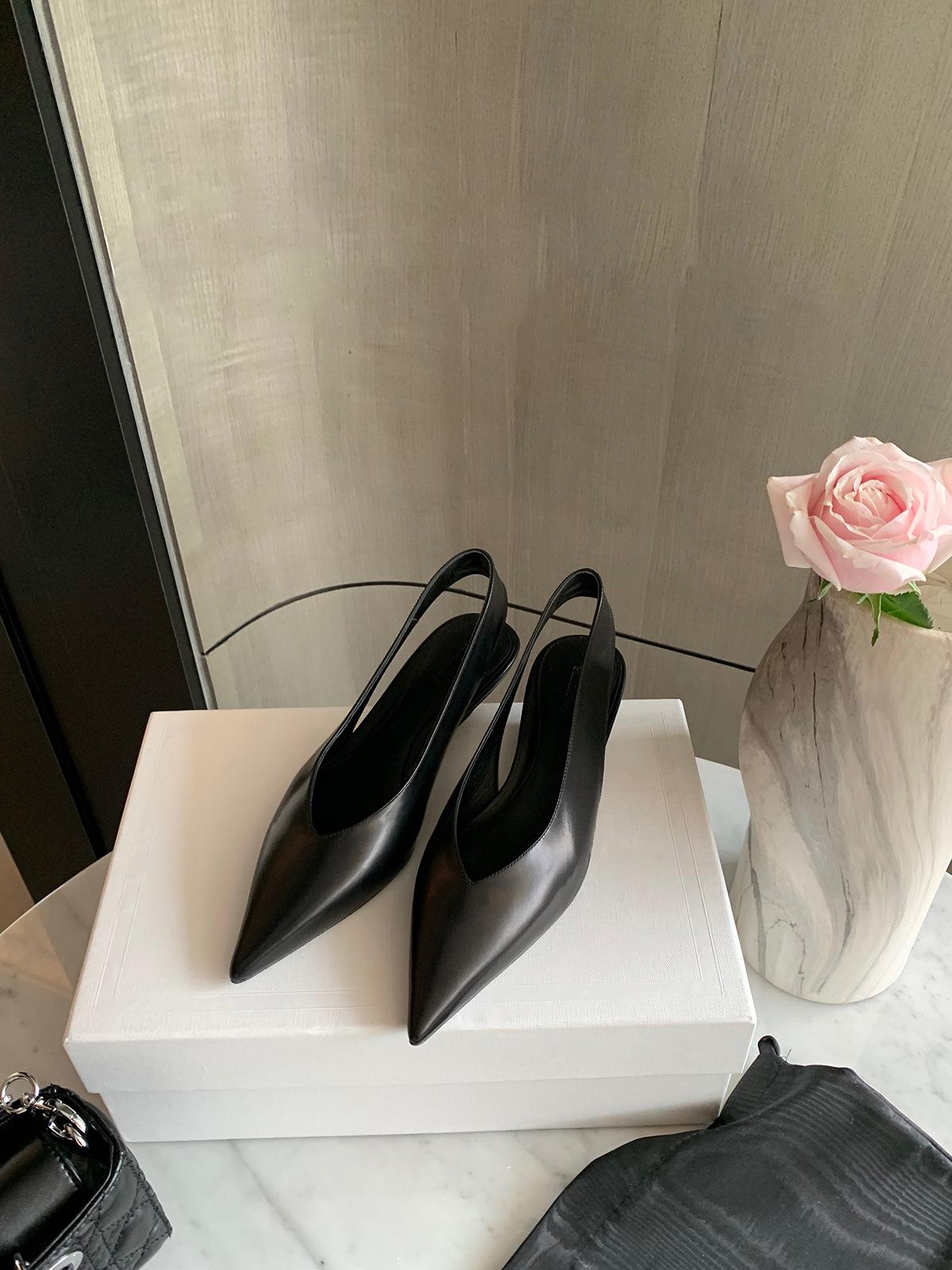 

Виноградная мать, тот же стиль, элегантные остроносые и универсальные, легкие на подъем мягкие кожаные туфли-одинарки, фея, пустые сандалии после одного педаля, сумка-голова 35 чёрный