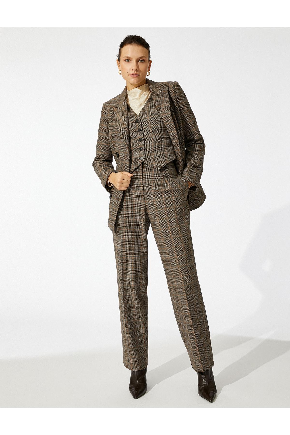 

Клетчатые широкие брюки-морковки..