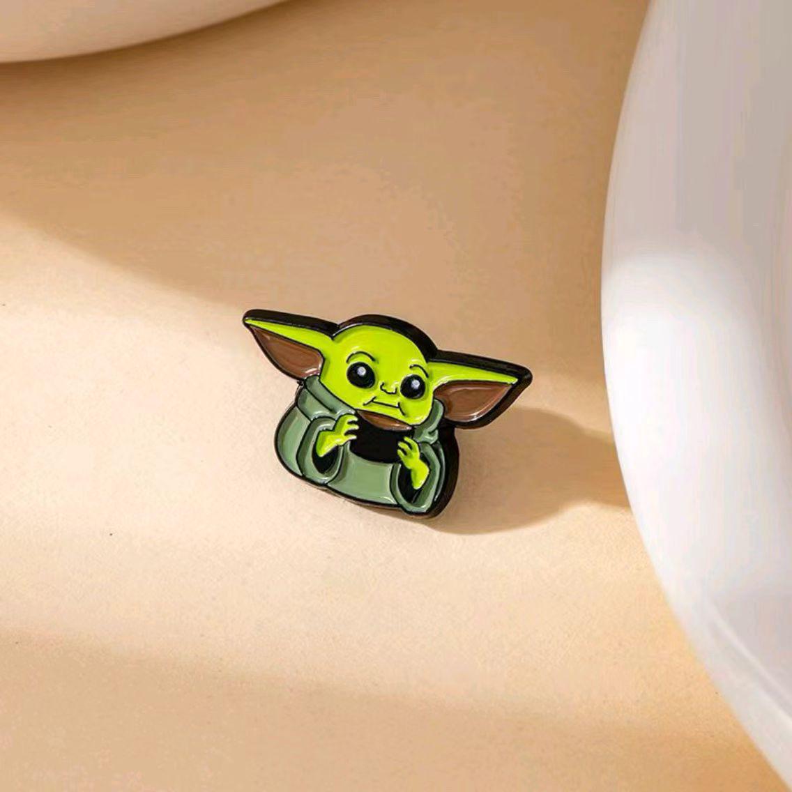 Alien Baby Cartoon Brooch: Creative Decorative Alloy Pin