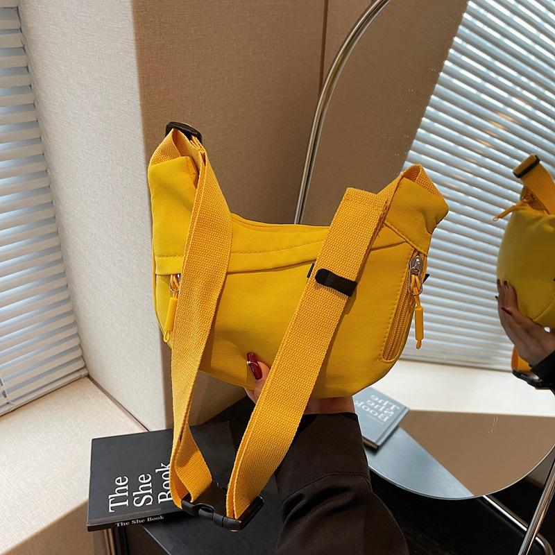 Casual big bag women's new versatile light commuter shoulder bag large capacity messenger dumpling bag