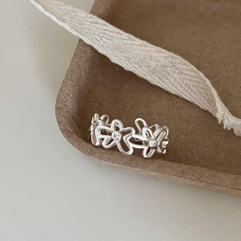 Sweet Hollow Adjustable Flower Ring for Women - Trendy, Simple Niche Design for Index Finger