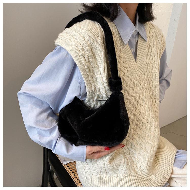 Korean Style Faux Fur Mini Shoulder Bag 2026 Trendy Plush Handbag for Women Fashion Soft Crossbody Purse