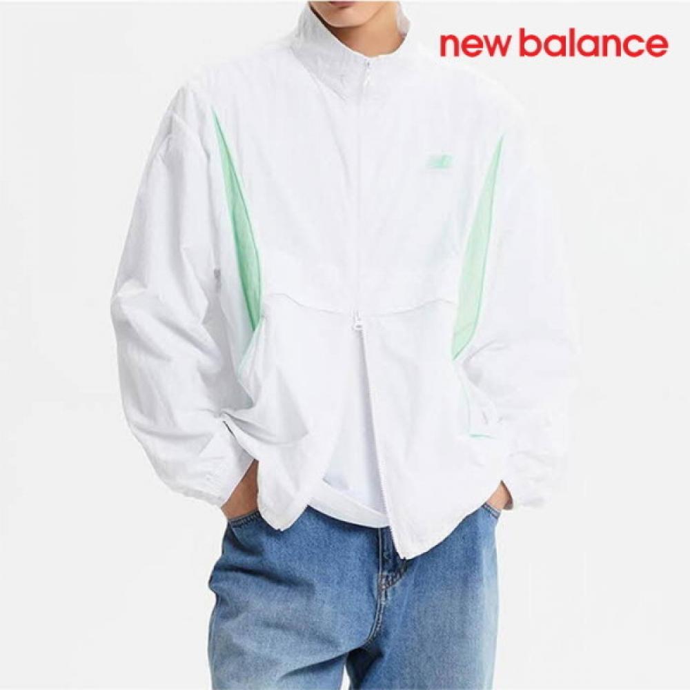 New Balance Runners Lightweight Windbreaker   H7  Nbnae22413 10
