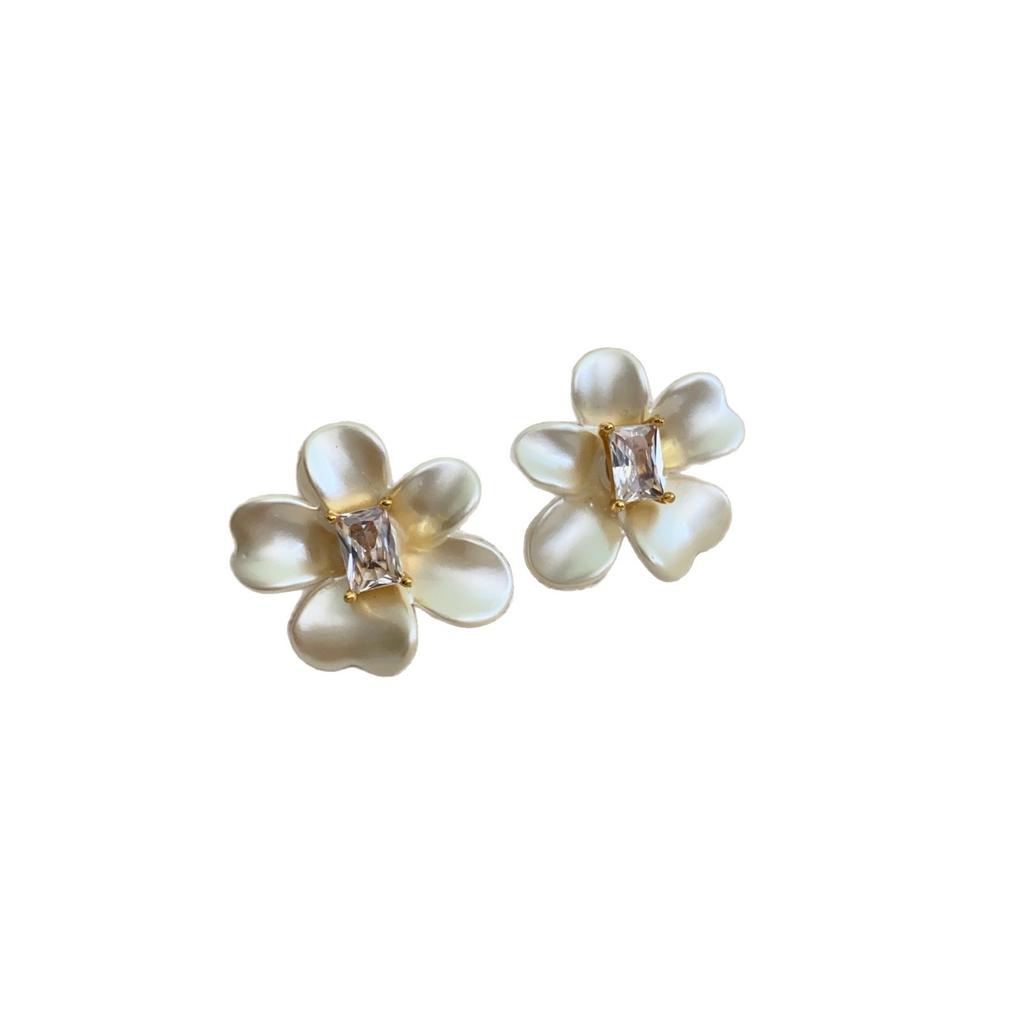 20 Temperament Versatile Earrings Simple Beige Flower Zircon Stud Earrings Women'S Niche Light Luxury High-End Earrings
