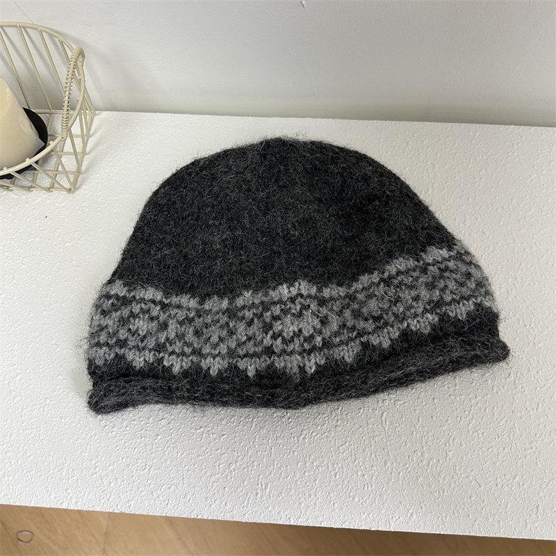 South Korea Dongdaemun hat female blogger with the same color matching age-reducing warm knitted wool hat stack hat tide